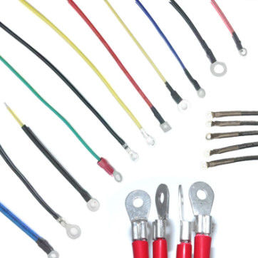 Stampaggio di lamiere di rame e ottone per componenti elettrici presso la fabbrica di terminali di filo